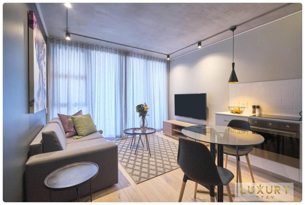 Luxurystay One Bed Suite, 503 Table Mountain Views Apartment Cape Town